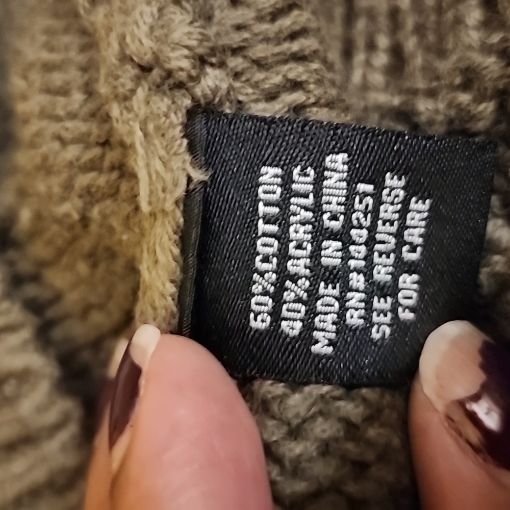 Moon & Madison Cropped Cable Knit Sweater - Picture 6 of 7